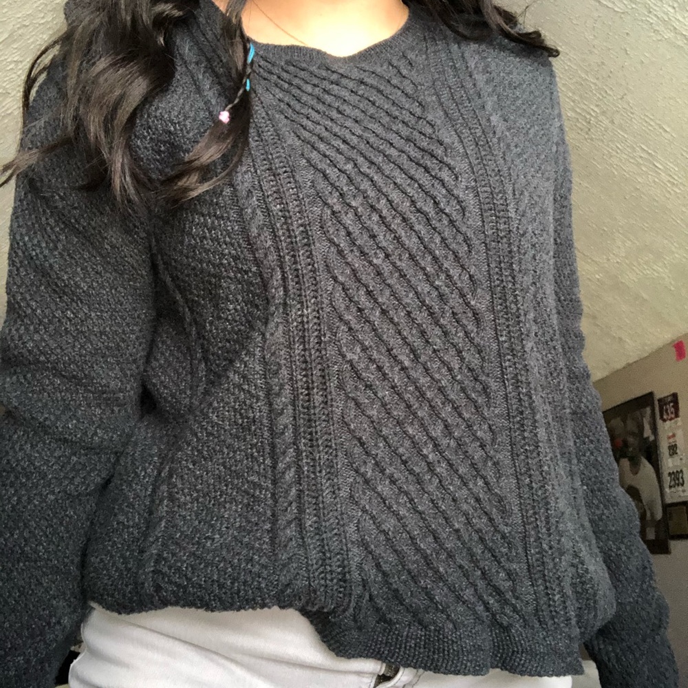 grey men’s sweater